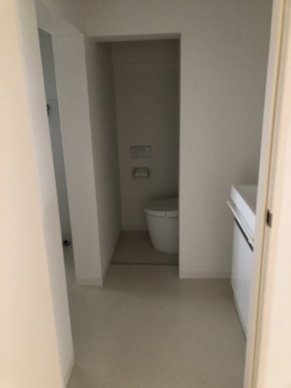 【大田区】トイレドア取付リフォームの施工前