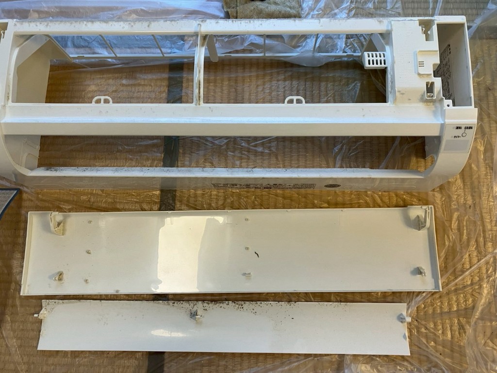 【マンション】エアコン分解洗浄・パナソニック内部のカビとフィルター詰まりを解消の施工中写真2