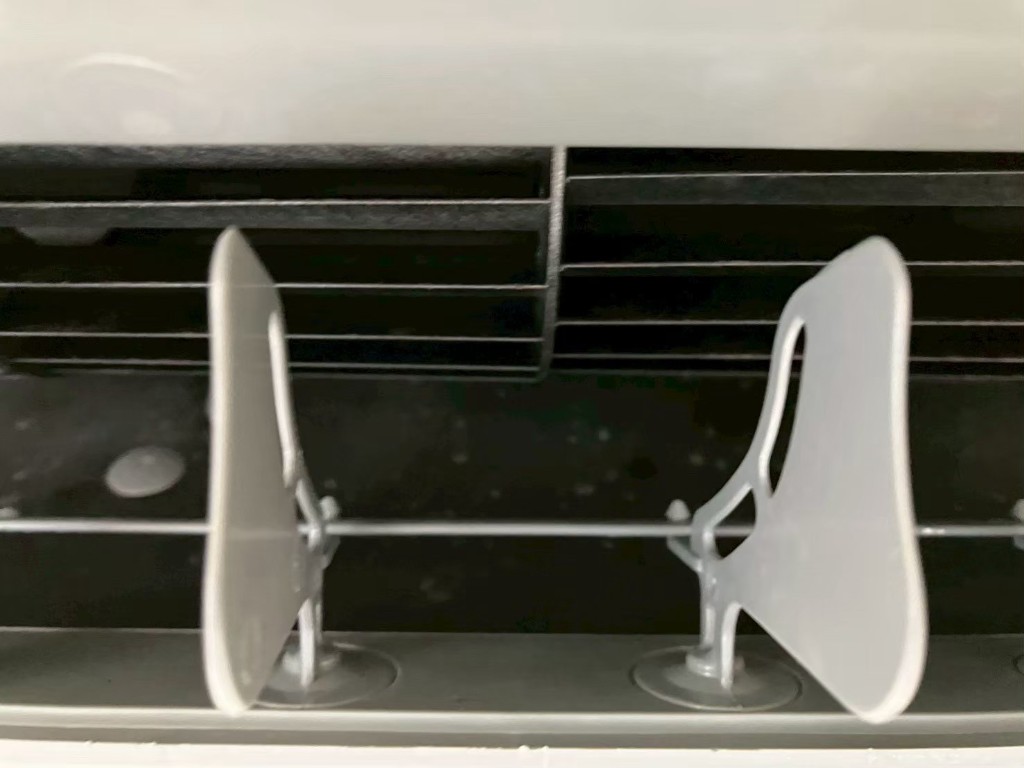 【マンション】エアコン分解洗浄・日立 白くまくん（STAINLESS CLEAN）の内部汚れを徹底除去の施工前写真2