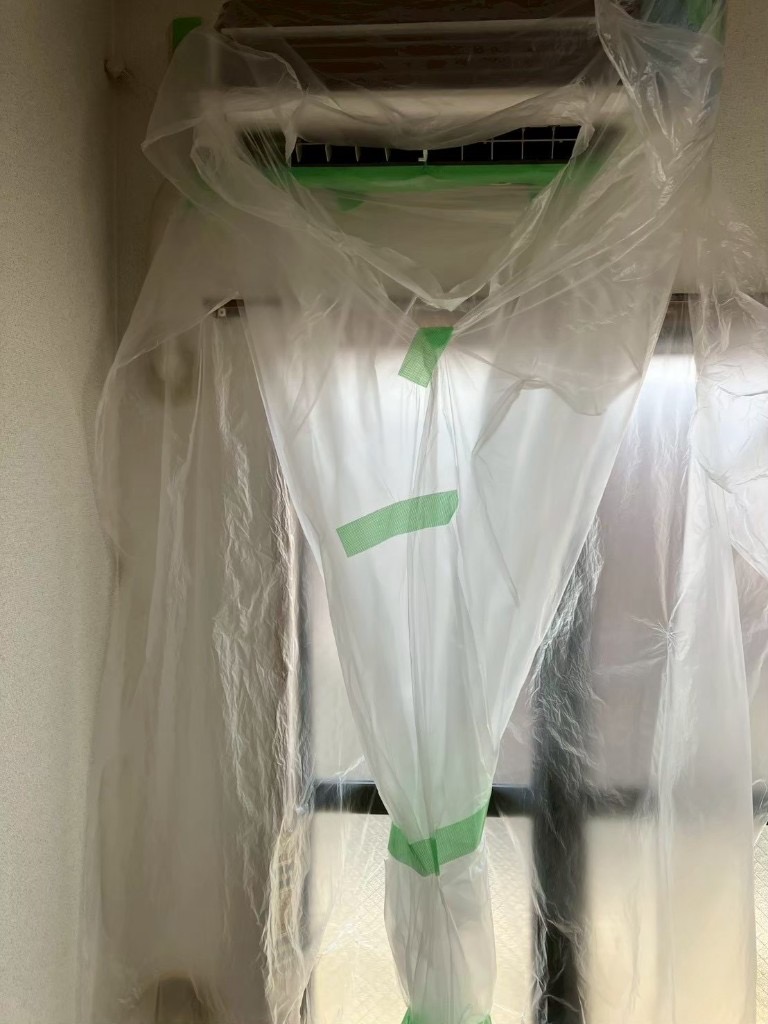 【マンション】エアコン分解洗浄・パナソニック エオリア(2台)の内部汚れを徹底除去の施工中写真3