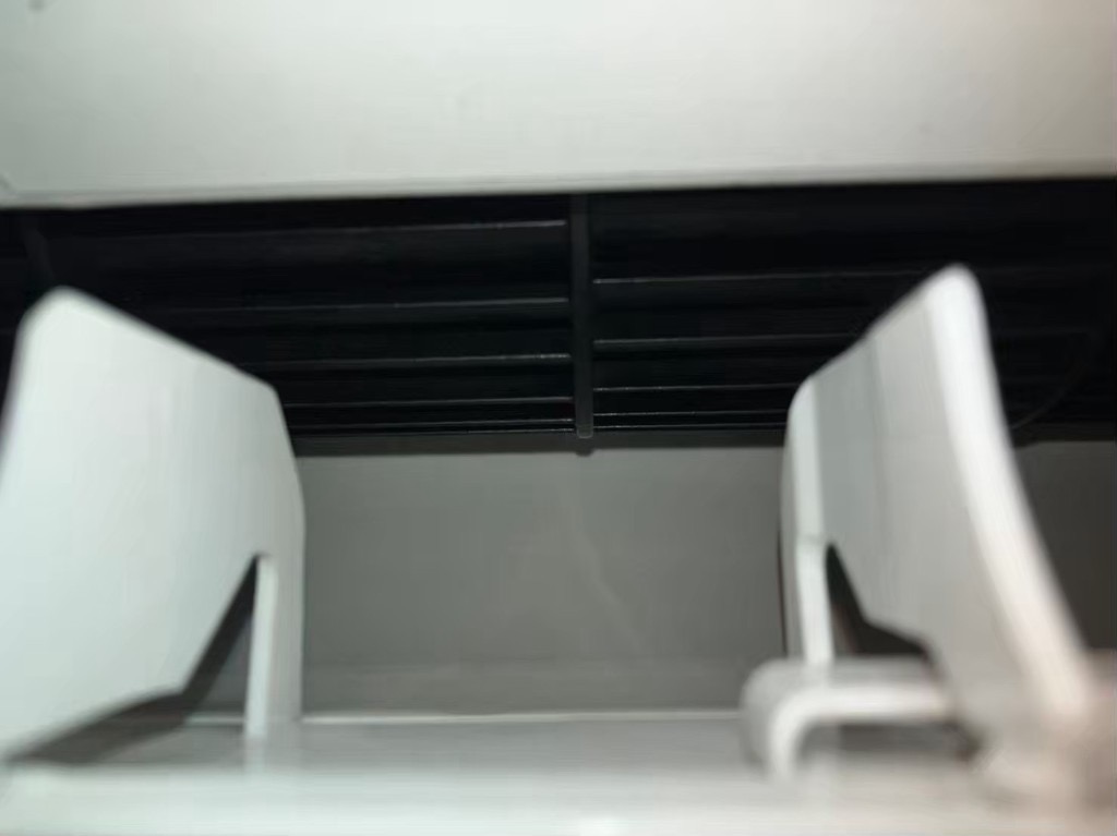【マンション】エアコン吹き出し口のカビ・茶色い汚れとフィルター詰まりを分解洗浄の施工後写真2