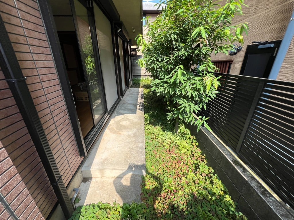 【大田区久が原】雑草除去と防草シート設置の施工前写真2