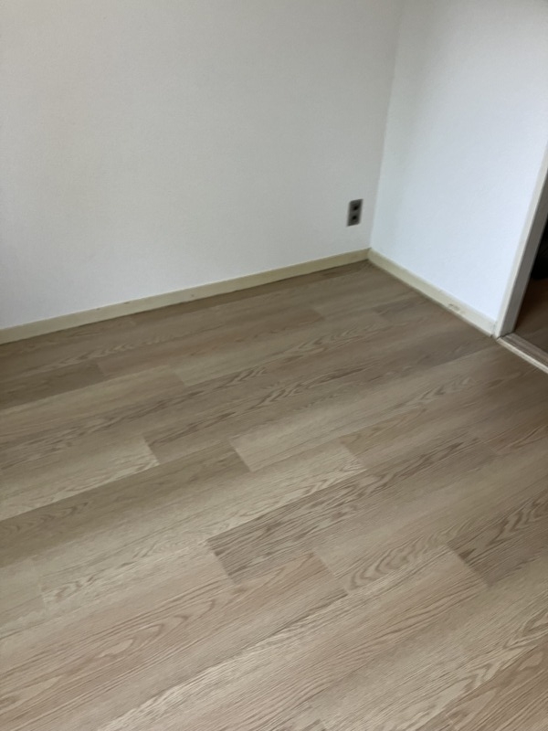 毎日をワクワクさせてくれるフロアタイルの施工写真2