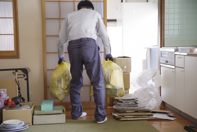 お部屋の清掃・消臭作業
